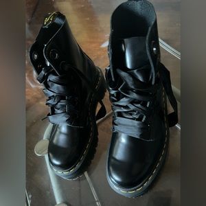 Dr. Martens Molly Platform Boot size 7 worn once
